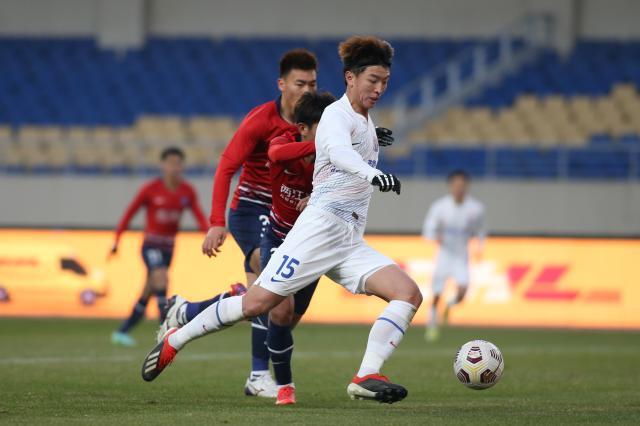 爱游戏平台下载-两个赛季0进球杨旭延续首发 尴尬的是他还是申花？