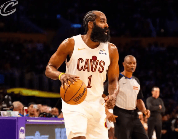 爱游戏在线登录-湖人14分大胜骑士东契奇创队史纪录！但真相是：两队都在“演”？